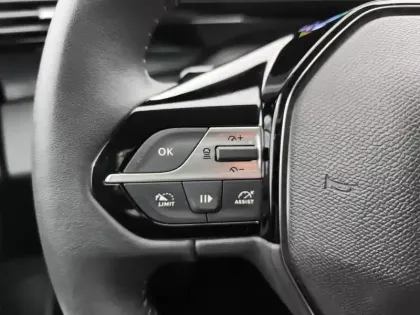 Photo 18 Peugeot 308  PHEV 180 e-EAT8 Allure