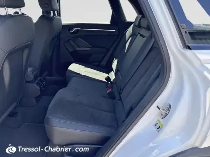 Photo 24 Audi Q3  35 TDI 150 ch S tronic 7 S line