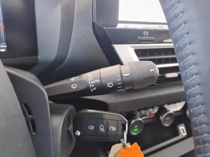 Photo 17 Citroën C4  X Hybride 136 ch e-DCS6 Plus