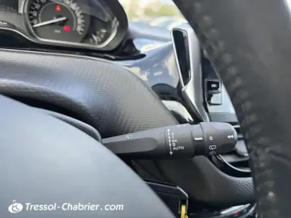 Photo 6 Peugeot 2008  PureTech 82ch S&S BVM5 Signature