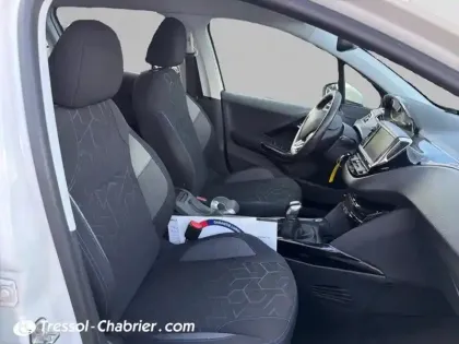 Photo 23 Peugeot 2008  PureTech 82ch S&S BVM5 Signature