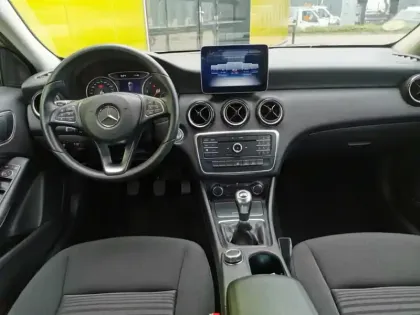 Photo 8 Mercedes Classe A 180 d Intuition 110 ch BVM6