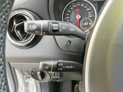Photo 19 Mercedes Classe A 180 d Intuition 110 ch BVM6