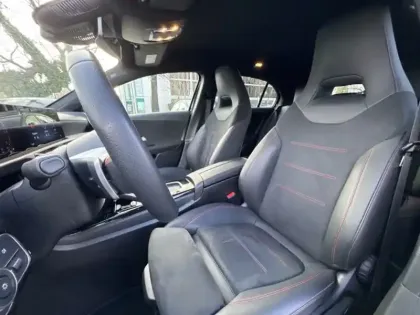 Photo 12 Mercedes Classe A 180 d AMG Line