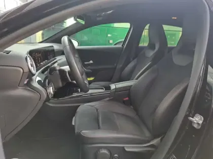 Photo 40 Mercedes Classe A 180 d AMG Line