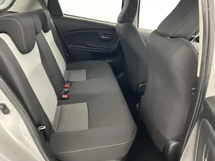 Photo 43 Toyota Yaris 100h Dynamic 5p