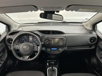 Photo 56 Toyota Yaris 100h Dynamic 5p