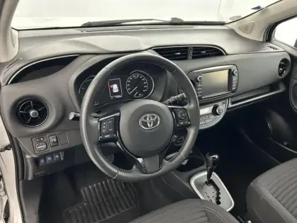 Photo 37 Toyota Yaris 100h Dynamic 5p