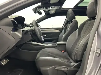 Photo 8 Peugeot 308 PHEV 180ch GT e-EAT8 + Toit ouvrant