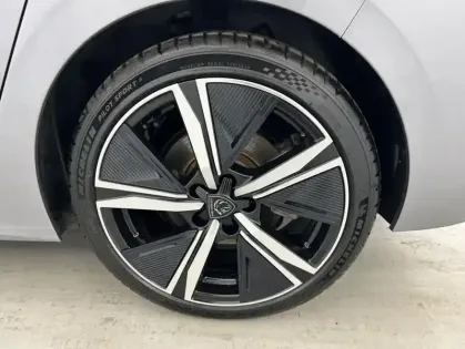 Photo 19 Peugeot 308 PHEV 180ch GT e-EAT8 + Toit ouvrant