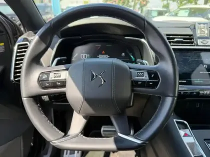 Photo 9 DS DS 7  Crossback E-TENSE 225ch Louvre