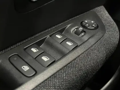 Photo 9 Peugeot 208  e- 136ch Style