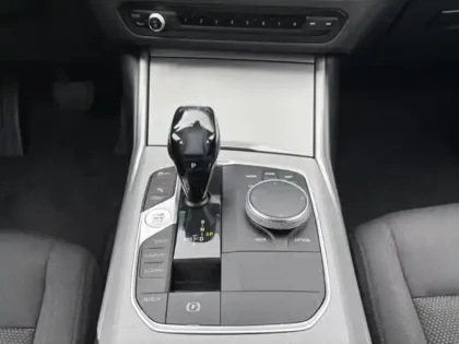 Photo 10 BMW Serie 3 Série 3 Touring 318dA 150ch Business Design