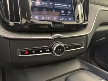 Photo 14 Volvo Xc60  T6 Hybride Rechargeable 253 + 145ch Ultra Style Dark Geartronic 8 AWD