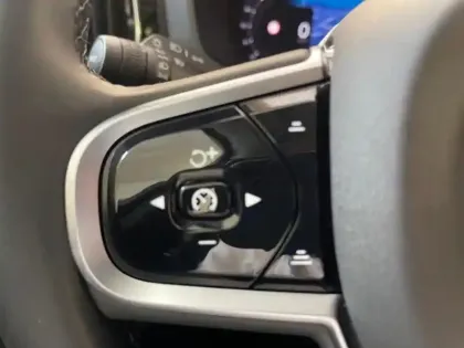 Photo 10 Volvo Xc60  T6 Hybride Rechargeable 253 + 145ch Plus Style Dark Geartronic 8 AWD