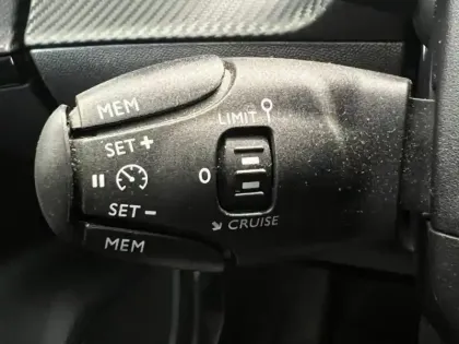 Photo 10 Peugeot 2008  e- 136ch Allure Pack