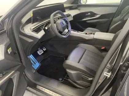 Photo 5 Peugeot 3008  1.2 Hybrid 136ch GT e-DCS6