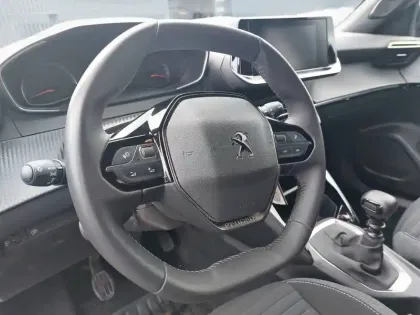 Photo 8 Peugeot 2008  PureTech 100 S&S BVM6