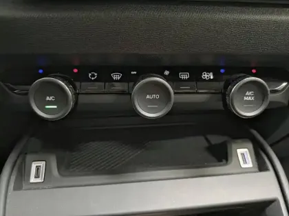 Photo 18 Citroën C4  PureTech 130 S&S BVM6
