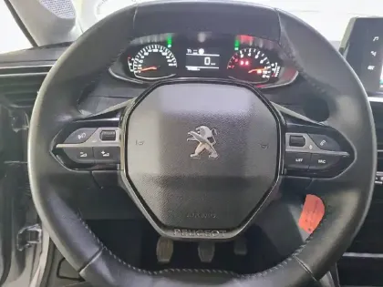Photo 8 Peugeot 208  BlueHDi 100 S&S BVM6