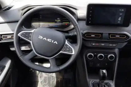 Photo 8 Dacia Jogger  Hybrid 140 7 places GSR2