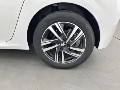Photo 32 Peugeot 208  PureTech 100 S&S BVM6