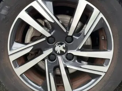 Photo 12 Peugeot 208  PureTech 100 S&S BVM6