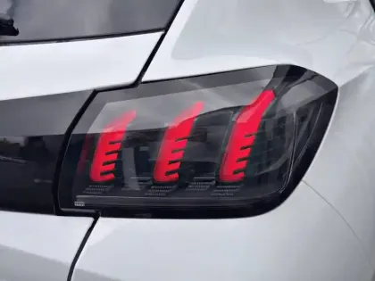 Photo 16 Peugeot 208  PureTech 100 S&S BVM6