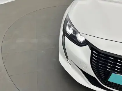Photo 35 Peugeot 208  PureTech 100 S&S BVM6