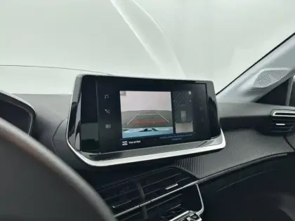Photo 41 Peugeot 208  PureTech 100 S&S BVM6