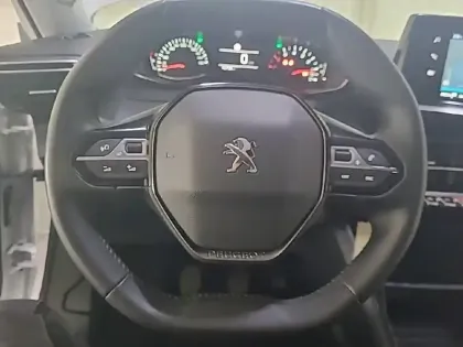 Photo 8 Peugeot 2008  PureTech 130 S&S BVM6
