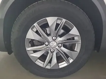Photo 12 Peugeot 2008  PureTech 130 S&S BVM6