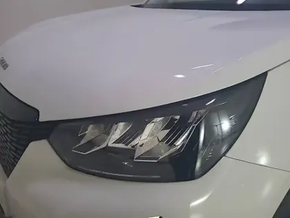 Photo 15 Peugeot 2008  PureTech 130 S&S BVM6