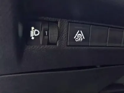 Photo 28 Peugeot 2008  PureTech 130 S&S BVM6