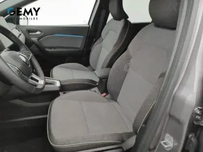 Photo 8 Renault Captur  E-Tech full hybrid 145 ch