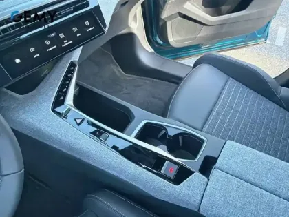 Photo 17 Peugeot 3008  Electrique 210 ch 73 kWh