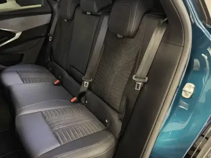 Photo 13 Peugeot 3008  Electrique 230 ch Grande autonomie 97 kWh