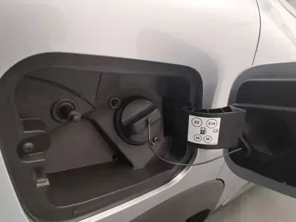Photo 21 Renault Captur  mild hybrid 160 EDC