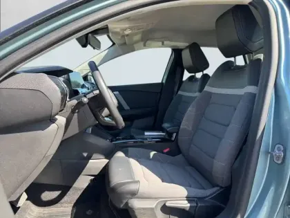 Photo 10 Citroën C4 e- 136 ch Automatique