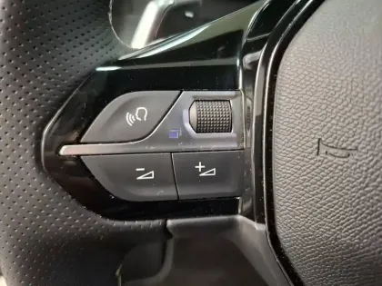 Photo 14 Peugeot 208  Hybrid 110 e-DCS6