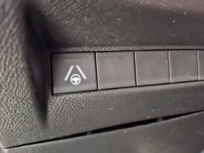 Photo 19 Peugeot 208  Hybrid 110 e-DCS6
