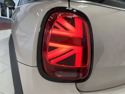 Photo 15 Mini Mini Hatch 3 Portes Cooper 136 ch DKG7