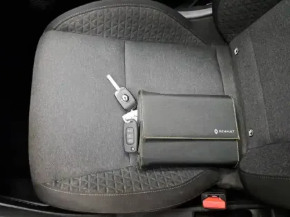 Photo 38 Renault Clio  Blue dCi 100 - 21N