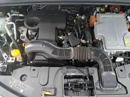 Photo 13 Renault Captur  E-Tech Plug-in 160