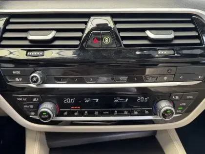 Photo 32 BMW Serie 5 540d TwinPower Turbo xDrive 340 ch BVA8