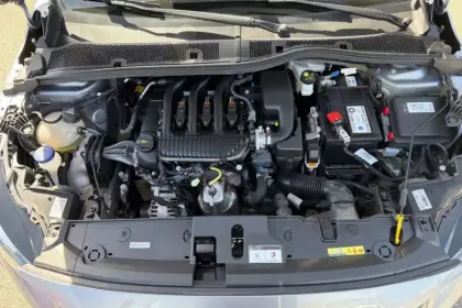 Photo 15 Peugeot 208  PureTech 75 S&S BVM5