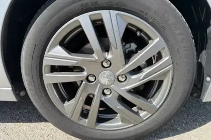 Photo 14 Peugeot 208  PureTech 75 S&S BVM5