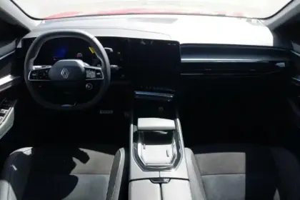 Photo 8 Renault Rafale  E-Tech full hybrid 200 ch