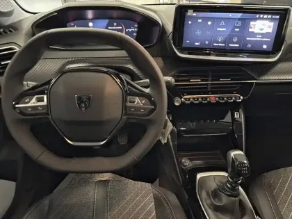 Photo 17 Peugeot 208  Turbo 100 ch BVM6
