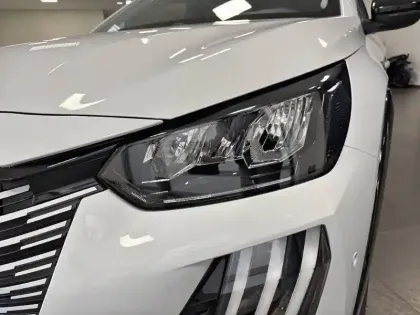 Photo 9 Peugeot 208  Turbo 100 ch BVM6